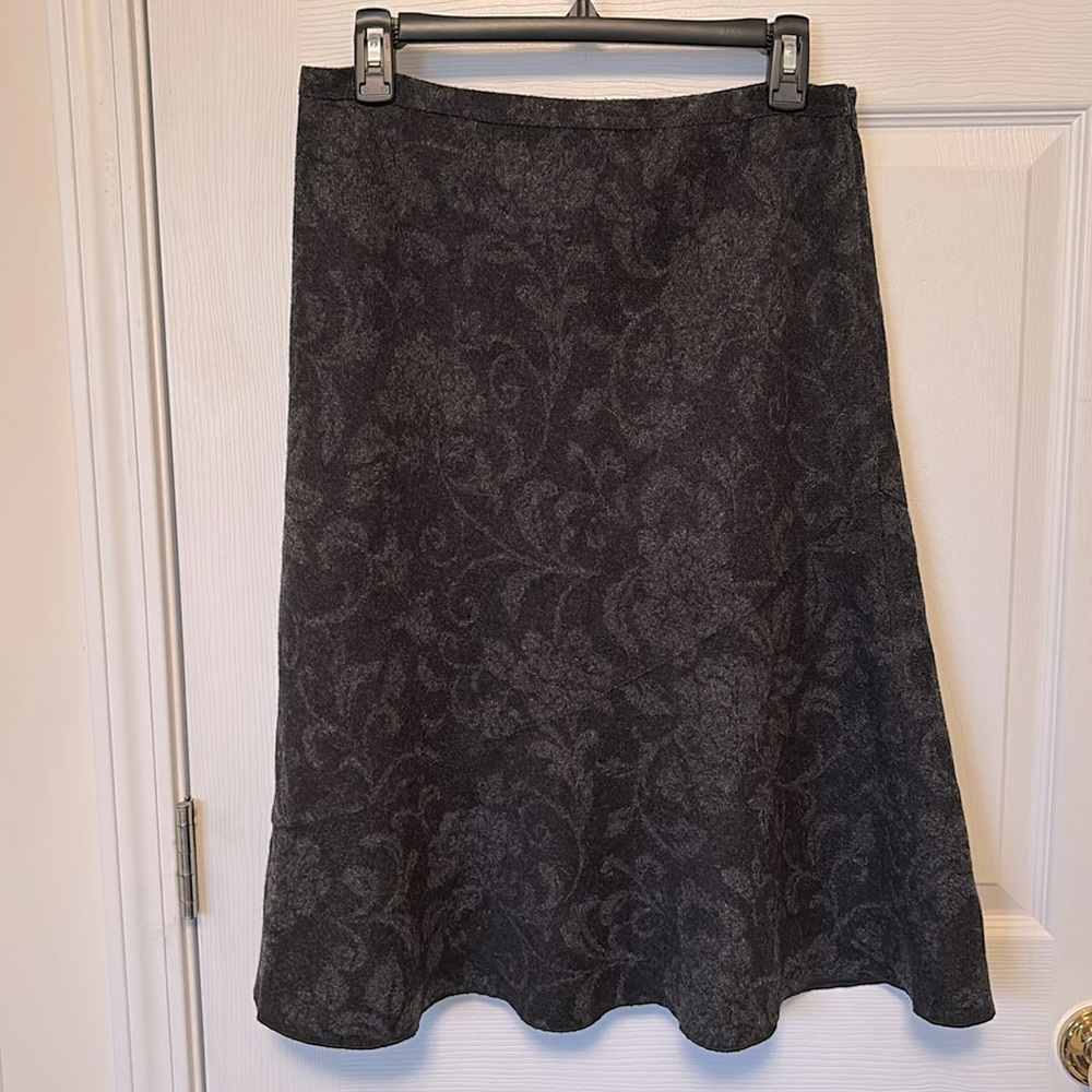 Ann Taylor Wool Blend Floral Midi Skirt Black and Charcoal Gray Size 8 Petite
